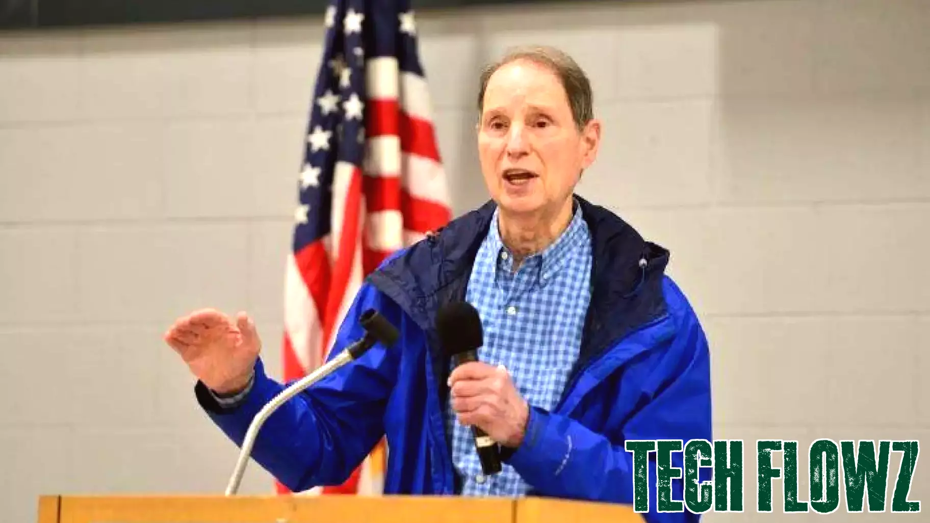 Wyden talks environment, technology at Union County town hall
